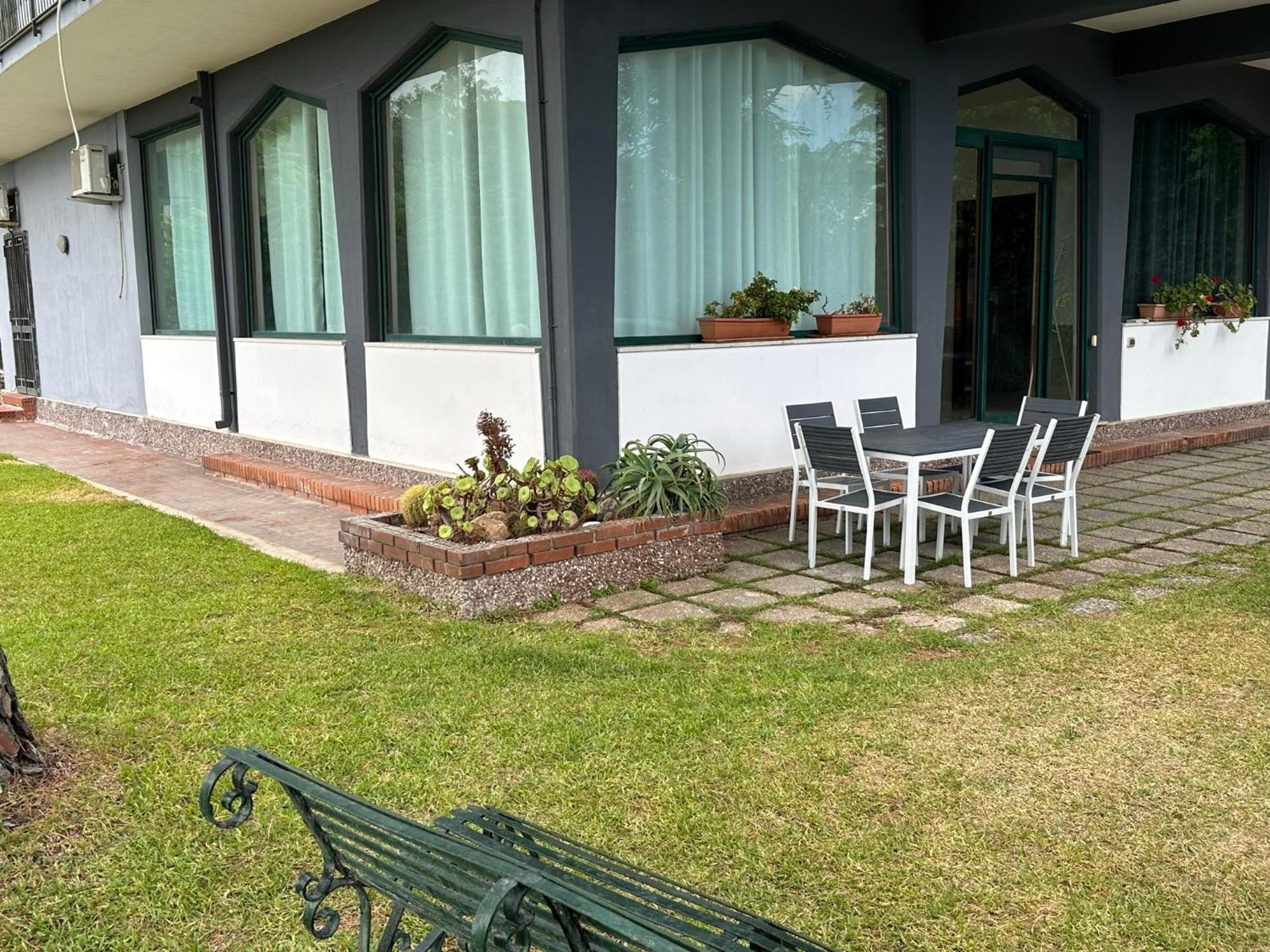 villa ridente immersa nel verde e nella quiete Zafferana Etnea Esterno foto