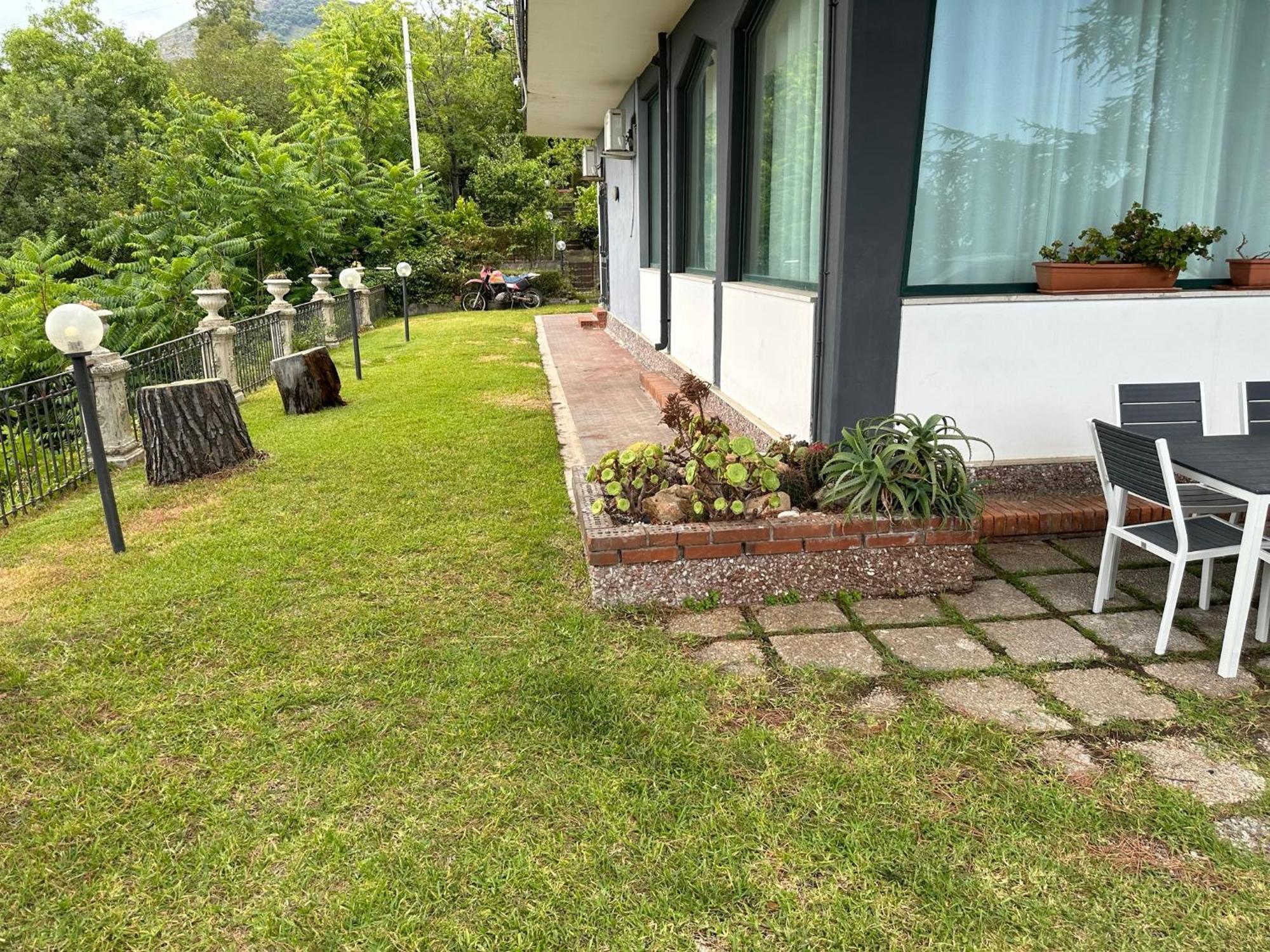 villa ridente immersa nel verde e nella quiete Zafferana Etnea Esterno foto