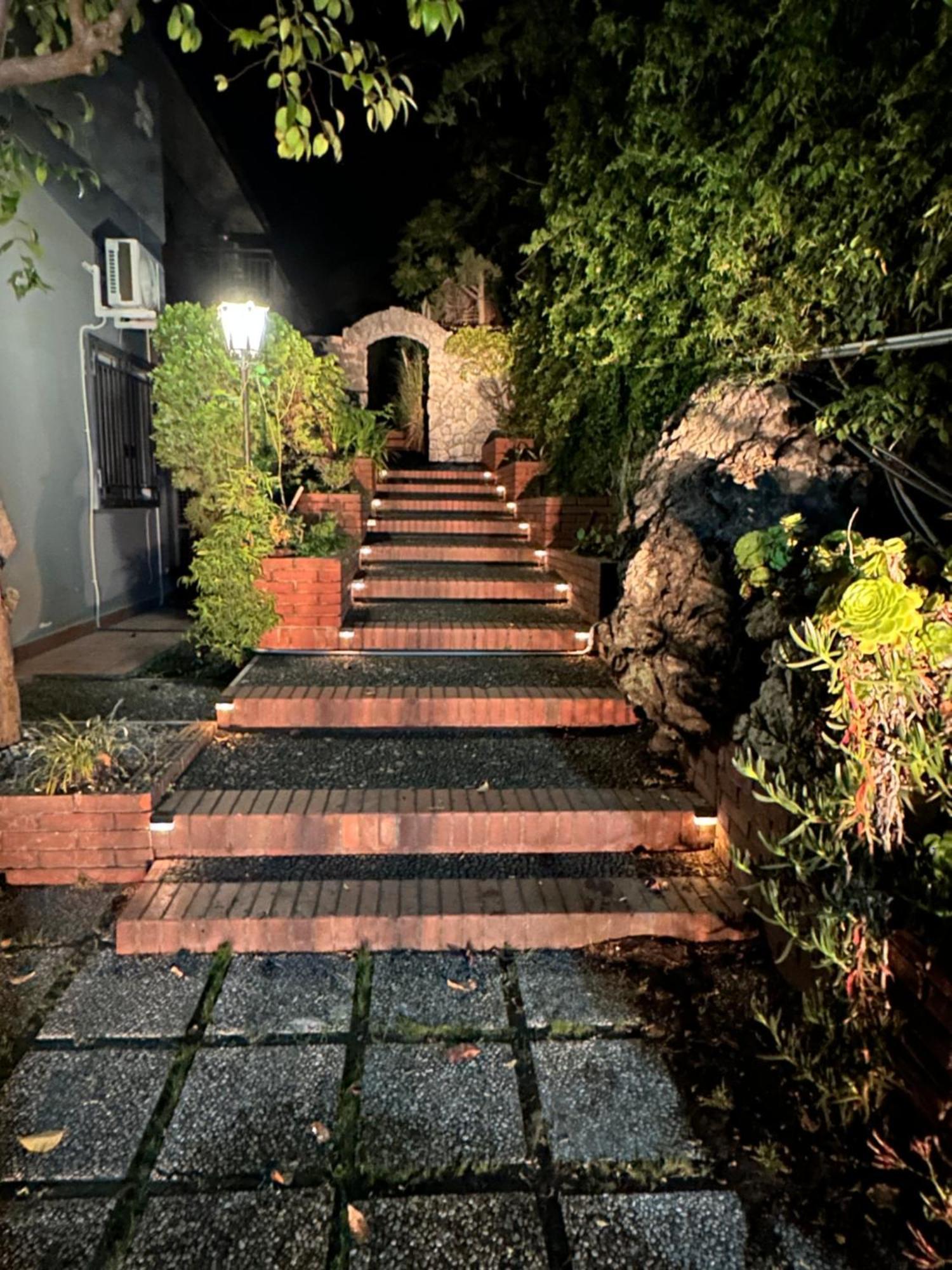 villa ridente immersa nel verde e nella quiete Zafferana Etnea Esterno foto